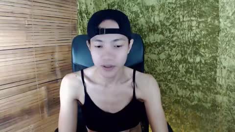 Snapshot of xxskinny_alonzoxx chatting on March 8, 8:35 pm Ali online show from March 8, 8:35 pm