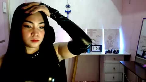 xxslutty kim online show from November 5, 3:25 pm