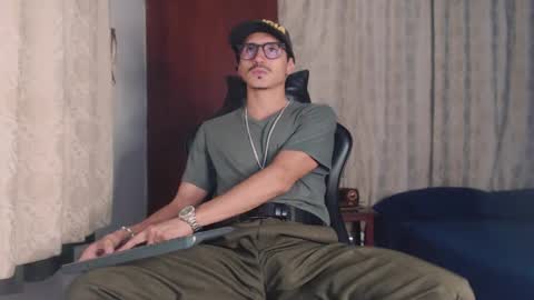 Snapshot of xxxhome_alonexxx chatting on October 5, 7:54 pm Kev online show from October 5, 7:54 pm