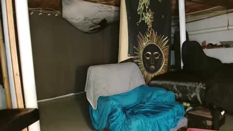 xxxjrstrokesxxx online show from April 16, 8:09 pm