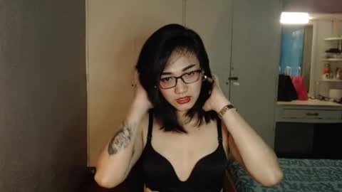 Melissa online show from December 18, 1:34 am