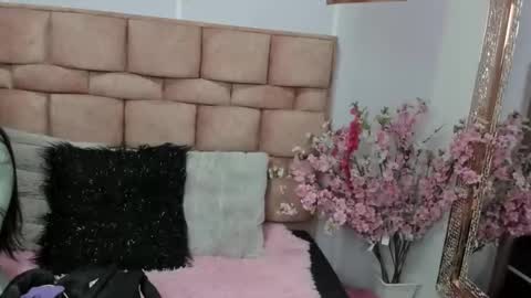 yanaa_noa online show from November 10, 11:57 am