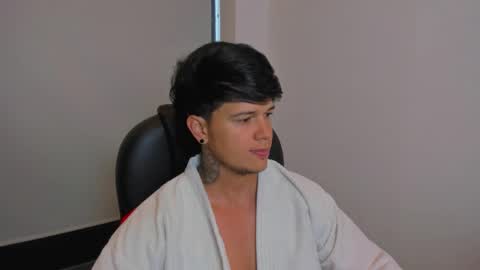 new here online show from December 5, 12:03 pm