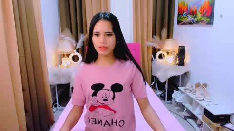 Snapshot of yanna_faulkerson chatting on October 4, 7:17 am Yanna online show from October 4, 7:17 am