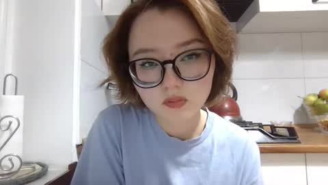 Snapshot of yanverfaille chatting on October 7, 4:14 pm Lily online show from October 7, 4:14 pm