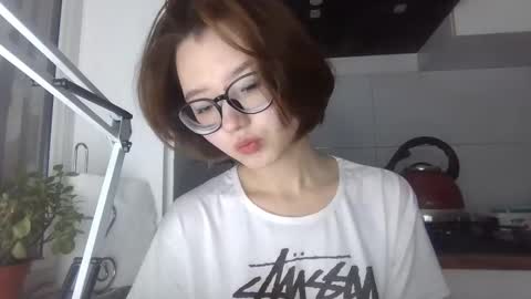 Snapshot of yanverfaille chatting on October 17, 5:50 pm Lily online show from October 17, 5:50 pm