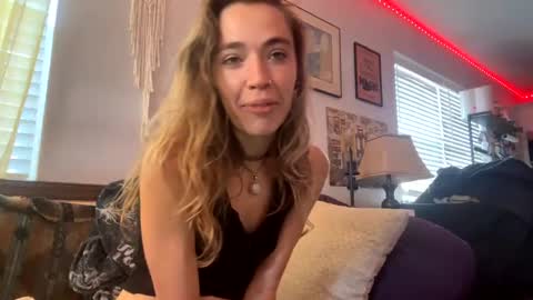 Snapshot of yanyanpixie chatting on October 22, 7:48 pm yanyanpixie online show from October 22, 7:48 pm