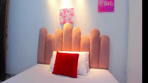 yara10_ online show from May 8, 1:17 pm
