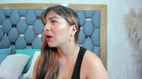 yayi derek  online show from November 4, 11:44 am