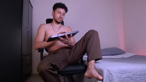 Snapshot of yeff_stone chatting on September 26, 1:57 am yeff online show from September 26, 1:57 am