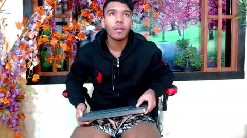 yeinner_ online show from October 13, 7:16 pm