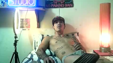yeisoncastellanos1999 online show from May 5, 1:45 am