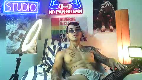 yeisoncastellanos1999 online show from October 15, 11:59 pm