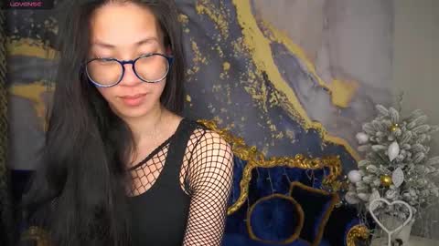 yennstar online show from February 6, 9:17 pm