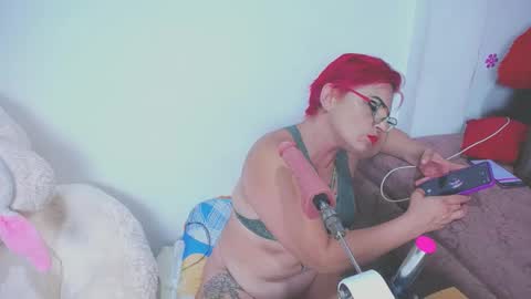 Snapshot of yeny_sex chatting on September 28, 5:16 am yeny_sex online show from September 28, 5:16 am