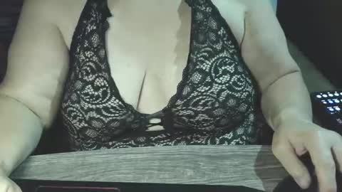 yessirprincesspet online show from May 17, 2:43 am