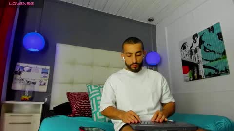 Yiyo online show from September 8, 9:03 pm