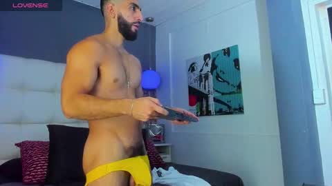 Yiyo online show from November 28, 5:04 am