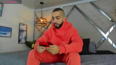 Yiyo online show from March 7, 4:12 am