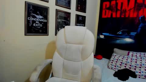 Snapshot of yker18 chatting on October 14, 11:08 pm yker online show from October 14, 11:08 pm