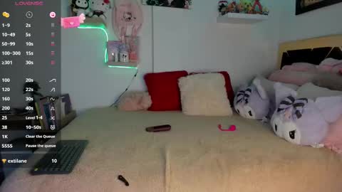 lucy online show from February 17, 2:43 am