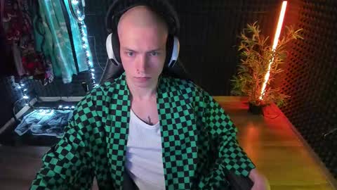 You can ask my name in pm online show from November 12, 5:15 pm