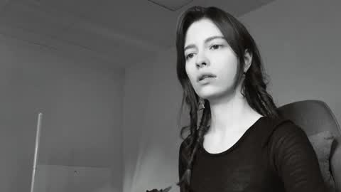 yoka_paradoxxx online show from October 10, 6:08 am