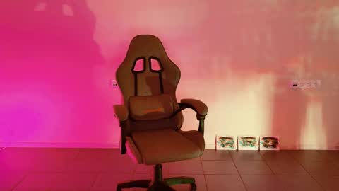 yoka_paradoxxx online show from February 14, 9:23 am