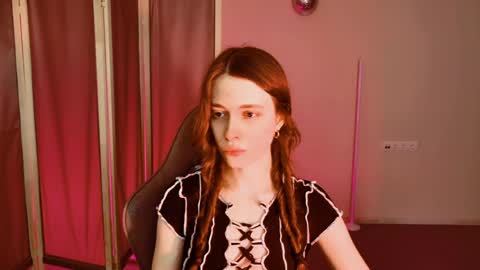 yoka_paradoxxx online show from April 19, 11:11 am