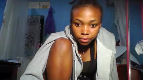yolandrina90 online show from October 6, 6:59 pm