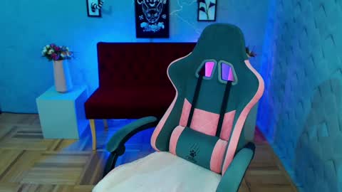 Yolandi-Foun online show from January 9, 6:26 pm