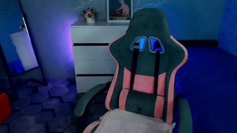 Yolandi-Foun online show from May 21, 4:24 pm