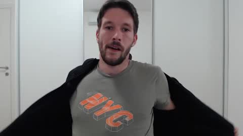 Snapshot of yone23 chatting on March 7, 2:56 pm yone23 online show from March 7, 2:56 pm