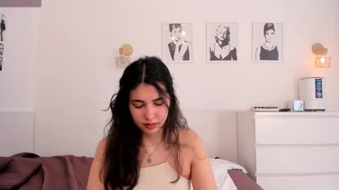 Snapshot of yooleen chatting on February 18, 7:32 am yooleen online show from February 18, 7:32 am