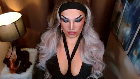 QUEEN MADISON  online show from February 7, 7:55 am