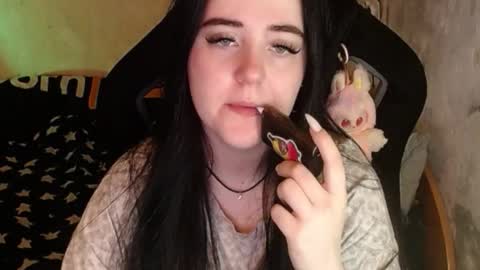 your_8a8y online show from December 22, 2:40 am