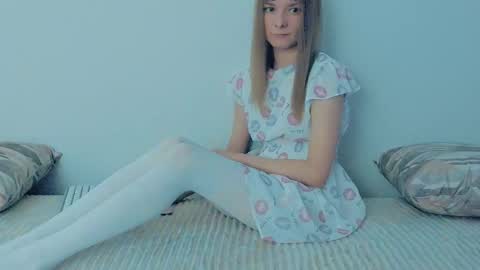 Snapshot of your_caramelka chatting on September 14, 8:05 am Lily online show from September 14, 8:05 am