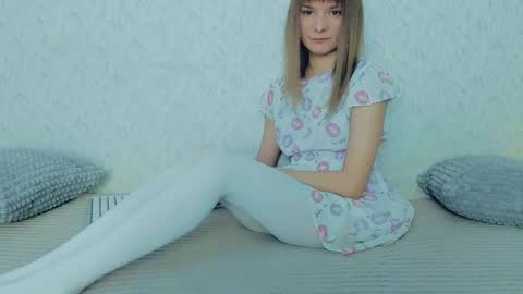Snapshot of your_caramelka chatting on February 27, 4:57 am Lily online show from February 27, 4:57 am