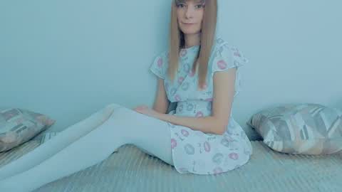Snapshot of your_caramelka chatting on October 14, 4:04 am Lily online show from October 14, 4:04 am