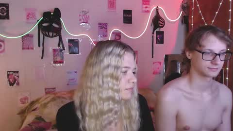 Snapshot of your_horny_friends chatting on September 16, 1:13 pm Your Horny Friends online show from September 16, 1:13 pm