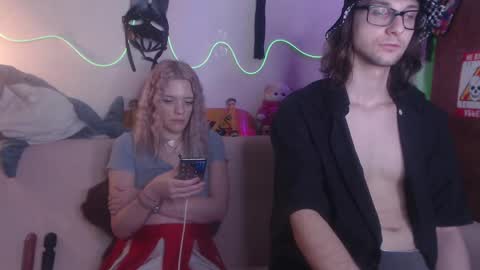 Snapshot of your_horny_friends chatting on March 7, 3:18 pm Your Horny Friends online show from March 7, 3:18 pm