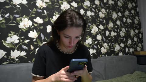 Meri  online show from February 8, 9:04 pm