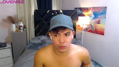 Snapshot of yourasian_bradley chatting on October 3, 2:43 am yourasian_bradley online show from October 3, 2:43 am