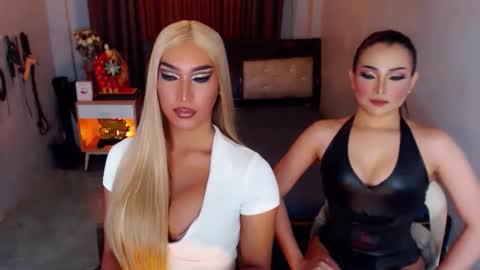 Snapshot of yourasian_cherryfaux chatting on October 19, 6:07 am alexandria online show from October 19, 6:07 am