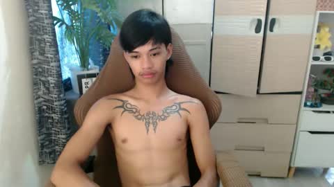 yourasian_eric online show from April 12, 7:12 am