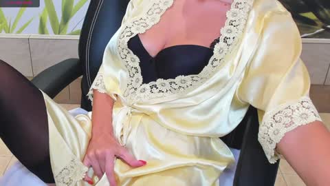 yourastral online show from December 5, 4:04 am