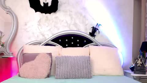 Snapshot of yourdirtyyangel chatting on October 1, 6:51 pm Alicia online show from October 1, 6:51 pm