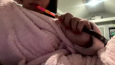 yourfavoritex3 online show from December 3, 6:14 am