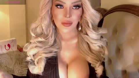 yourhotuniversexo online show from June 26, 8:31 am