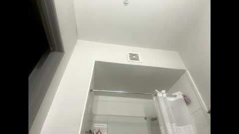 Kaitie Cummings online show from March 3, 11:06 am